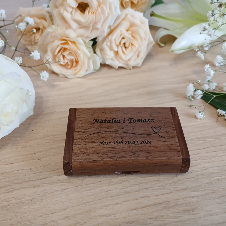 Drewniany pendrive z ślubny